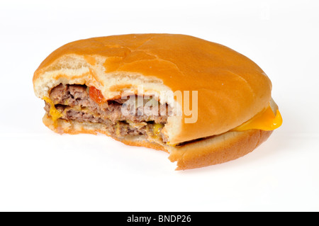 McDonalds double Cheeseburger mit Biss fehlt Ausschnitt Stockfoto