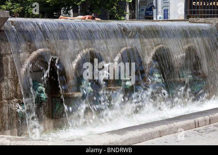 Brunnen in Rustavelis Moedani in Zentrum von Tiflis Georgien Stockfoto