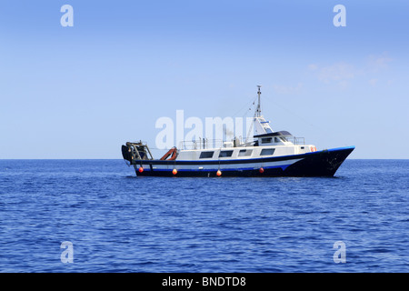 Trawler Fisherboat Boot im Mittelmeer Offshore-Blauwasser Stockfoto