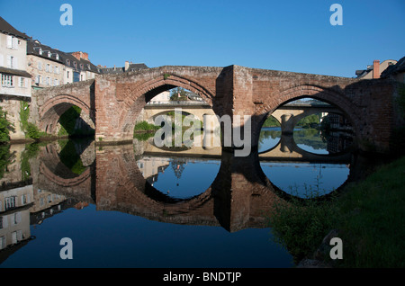 Espalion Stadt auf dem Fluss Lot, Aveyron, Frankreich Stockfoto