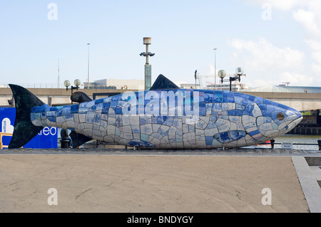 Die "Big Fish" am Donegall Quay in Belfast City Centre gelegen. Stockfoto