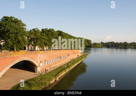 Garonne am Flussufer in Toulouse, Haute-Garonne, Occitanie, Frankreich Stockfoto