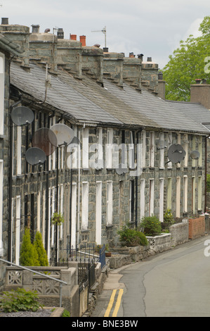 Terrasse des ehemaligen Steinbruchs Arbeitnehmer Hütten in Trawsfynydd Dorf, Snowdonia-Nationalpark, Gwynedd North Wales UK Stockfoto