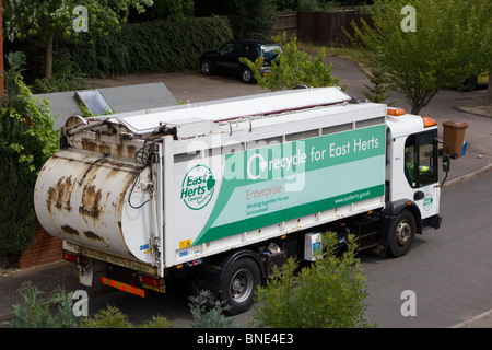 Müllabfuhr Fahrzeug England Wohnstraßen Stockfoto