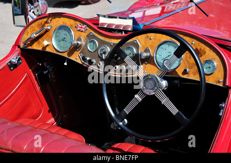 MG-Dashboard, Classic Car Rally, Hoddesdon, Hertfordshire, England, Vereinigtes Königreich Stockfoto