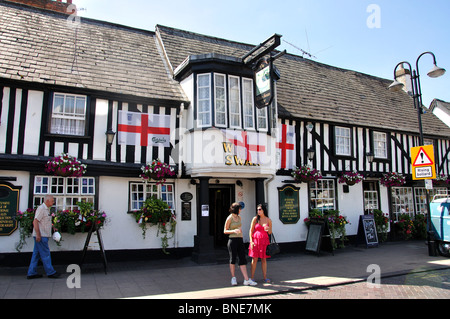 Das 16. Jahrhundert White Swan Pub, High Street, Hoddesdon, Hertfordshire, England, Vereinigtes Königreich Stockfoto