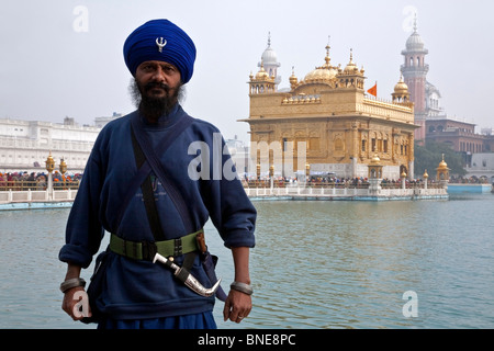 Sikh Mann an den goldenen Tempel. Amritsar. Punjab. Indien Stockfoto