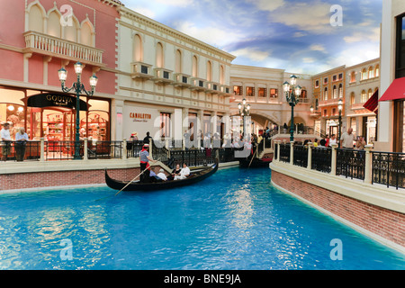 Das Venetian Las Vegas - Replik Venedig Einstellung. Kanal-Wasser-Funktion mit Gondeln. Stockfoto