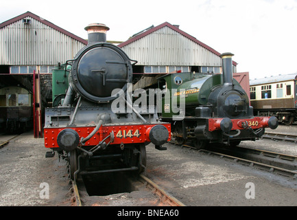 Great Western Railway GWR 4144 und GWR Trojaner 1340 Lokomotiven, Didcot Railway Centre und Museum, Didcot, Oxfordshire. Stockfoto