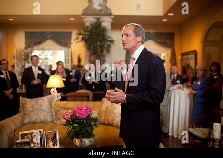 Texas-Gouverneur David Dewhurst spricht für Geschäftsleute mit Staatsoberhäupter Gesundheitswesen diskutieren wollen. Stockfoto