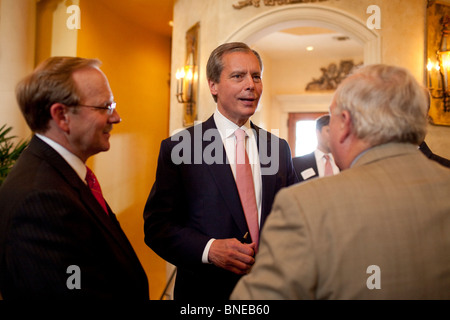 Texas-Gouverneur David Dewhurst spricht für Geschäftsleute mit Staatsoberhäupter Gesundheitswesen diskutieren wollen. Stockfoto