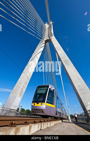 Straßenbahn, Luas Brücke, Dundrum, Dublin, Irland. Stockfoto