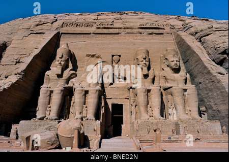 Vorderansicht des Ramses großen Tempel in Abu simbel Stockfoto