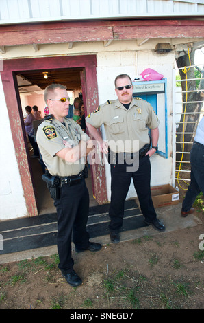 Polizisten im Dienst am PRCA Rodeo Veranstaltung in Bridgeport Texas, USA Stockfoto