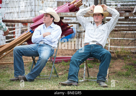 Cowboy-Mitglieder des PRCA Rodeo Veranstaltung in Bridgeport, Texas, USA Stockfoto