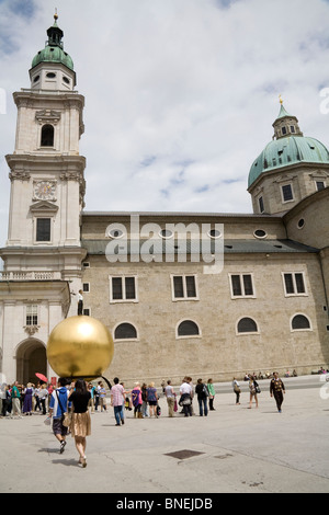 Salzburg Österreich EU Kapitel Platz Blick auf Dom-Kathedrale Stockfoto