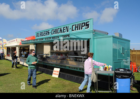 ein Burger-Stand auf einer Land-Messe in Cornwall, Großbritannien Stockfoto