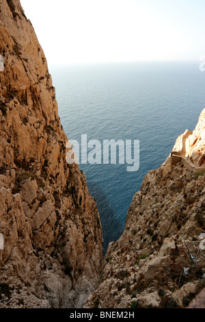 Blick vom Capo Caccia bis in das Mittelmeer mit den Schritten der Escala del Cabirol Stockfoto