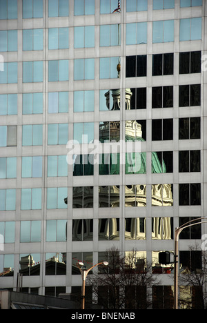 Reflexion des Old Courthouse in St. Louis. Stockfoto