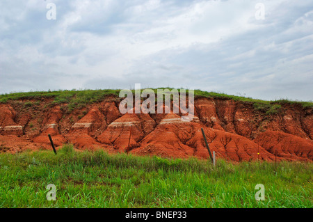 US-Kernland umfasst, "Farmscapes", Ranchland, staubige Straßen, Rasen landet, Rinder, Pferde, rotem Lehm, roten Schmutz und verwüsteten Gebiete Stockfoto