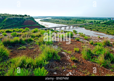 US-Kernland umfasst, "Farmscapes", Ranchland, staubige Straßen, Rasen landet, Rinder, Pferde, rotem Lehm, roten Schmutz und verwüsteten Gebiete Stockfoto