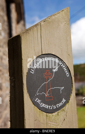 Großbritannien, Wales, Gwynedd, Lleyn-Halbinsel, Llanengan, Pfarrkirche St Engan, Pilgim Trail zu Fuß Marker Post Stockfoto