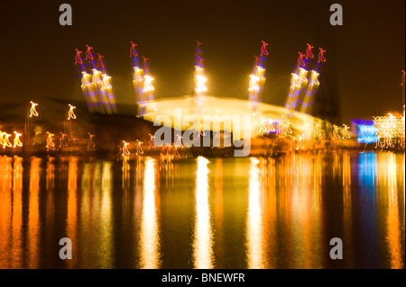 Verschwommen Nacht Bewegungsstudie The Millennium Dome oder O2 Arena am Greenwich Halbinsel London England UK Stockfoto