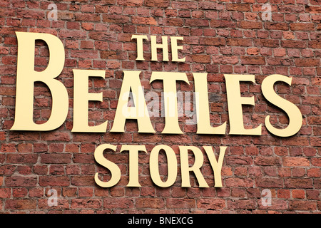 Beschilderung über die Beatles-Story in den Albert Docks Liverpool Merseyside UK Stockfoto