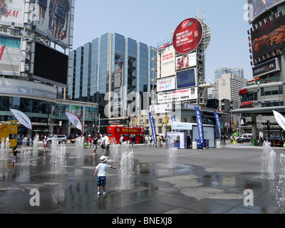 Times Square von Toronto (Yonge-Dundas Square) Stockfoto