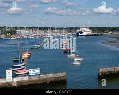 Ansatz zur Lymington Marina, Hampshire, UK Stockfoto