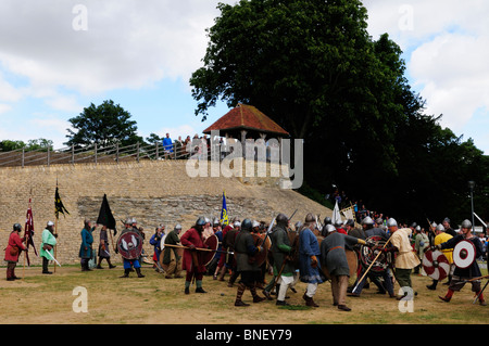 Re-Enactment der Plünderung von Bedford in 1010 durch die Wikinger, Bedford River Festival, Bedford, Bedfordshire, England, UK Stockfoto