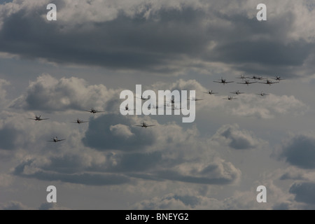 Eine Masse von Kolben-engined Flugzeug an die 2010 Duxford Flying Legends Airshow ins Leben gerufen. Stockfoto