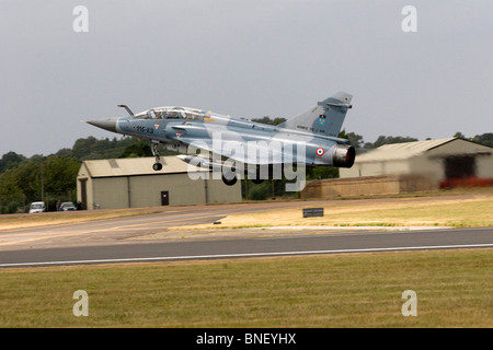 Französische Luftwaffe Dassault Mirage 2000 Jet Fighter Bomber am Royal International Air Tattoo RIAT 2010 Fairford Stockfoto