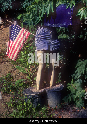 Postfach mit Schaufensterpuppe Körper und amerikanische Flagge gemacht Stockfoto