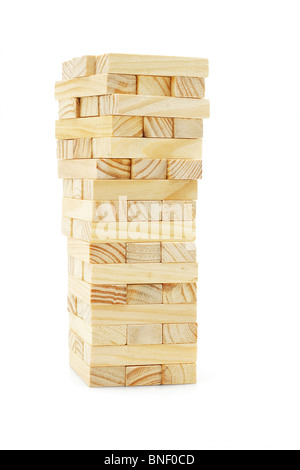 Holzbauklötze Turm auf weißem Hintergrund Stockfoto