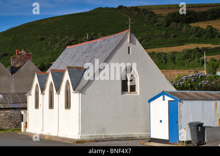 St-Andreas Kirche in Beesands, South Hams, Devon. Diese winzige anglikanische Kapelle bietet Platz für 46 Personen in dem kleinen Fischerdorf. Stockfoto