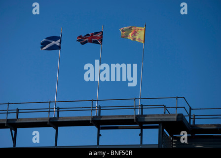 Fahnen über die Sitzgelegenheiten Gantry für das Military Tattoo in Edinburgh Castle, Schottland. Stockfoto