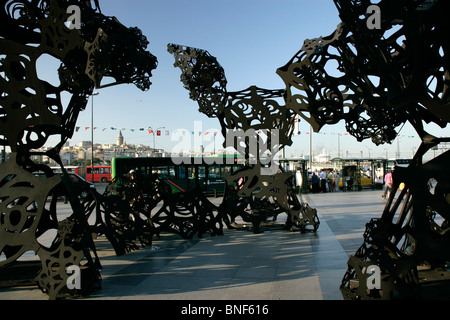 Eminent, Istanbul - Moderne Kunstwerke für die Kulturstadt Europas 2010. Die Morning Line von Matthew Ritchie Thyssen-Bornemisza Stockfoto