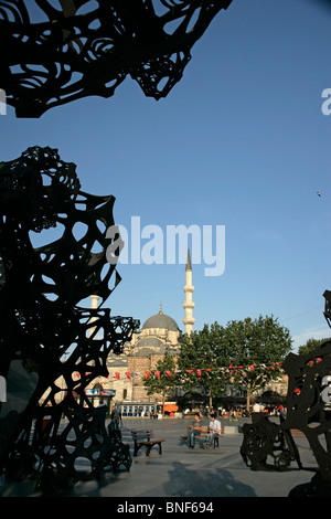 Zeitgenössische Kunst-Installation errichtet für die 2010 Europäische Kulturhauptstadt in Eminonu, Istanbul, Türkei Stockfoto