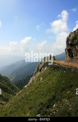 Landschaft des westlichen Himalaya. Kharamba Gipfel. Höhe rund 8000 ft. Platz-Chakraata (Uttaranchal) Stockfoto