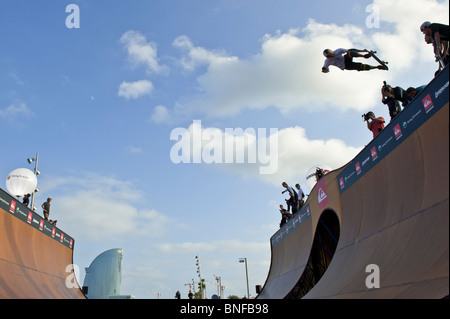 Professionelle Skater Tony Hawk in der Tony Hawk und Freunden Skateboarding Ausstellung 2010 in Barcelona. Stockfoto