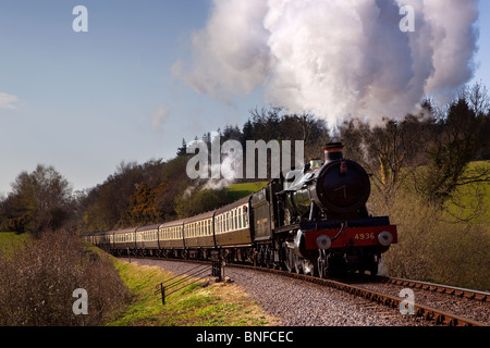 4936 'Kinlet Hall' übergibt Roebuck Farm auf der West Somerset Railway, UK Stockfoto