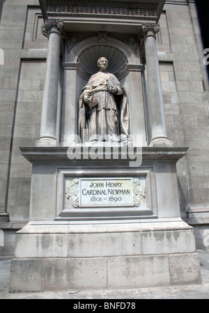 Statue von Kardinal Newman, Brompton Oratory, London Stockfoto