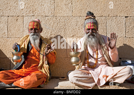 Sadhus. Varanasi (Benares). Indien Stockfoto
