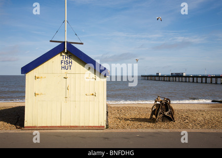 "Der Fisch-Hütte" auf Felixstowe Strand in Suffolk, England. Stockfoto