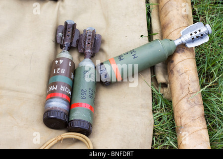 Britische Mörsergranaten auf einem Reenactment Stockfoto