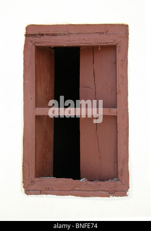 Alten Staubschutzklappen Fenster Bellapis Zypern Stockfoto