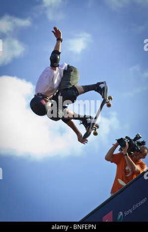 Professionelle Skater Tony Hawk in der Tony Hawk und Freunden Skateboarding Ausstellung 2010 in Barcelona. Stockfoto