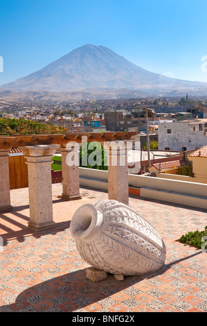 Der Yanahura Sicht mit dem Vulkan El Misti in Arequipa, Peru, Südamerika. Stockfoto