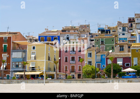 Bunte maurischen Bauten, gesehen vom Strand in Villajoyosa, Spanien Stockfoto